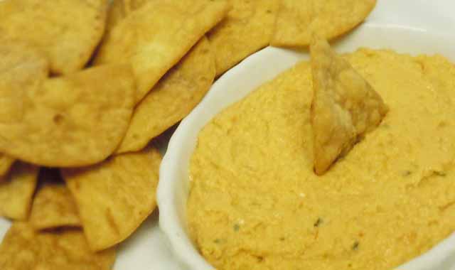Hummus Dip with Pita Chips
